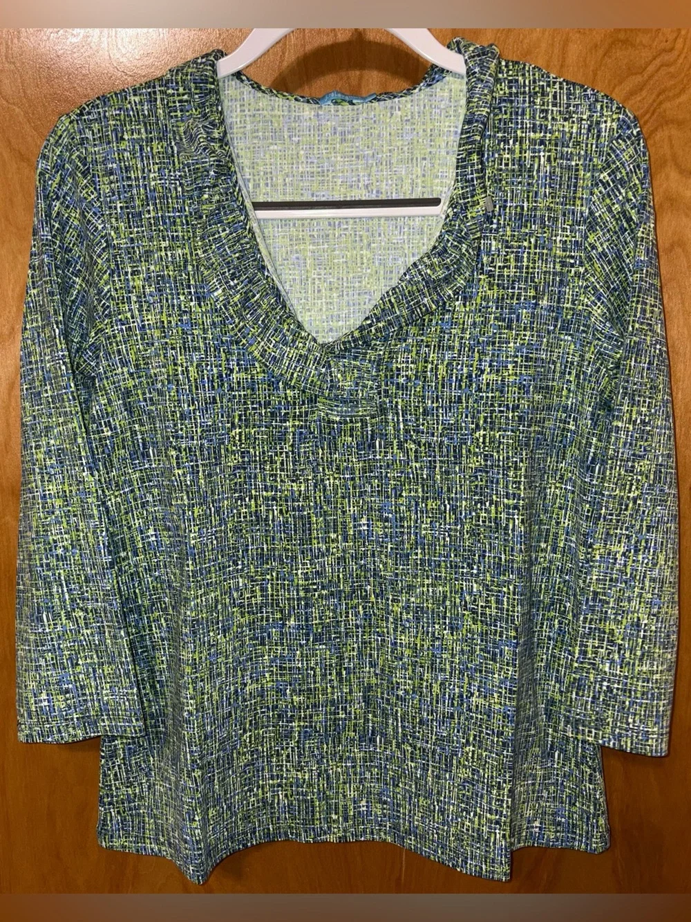 J. McLaughlin green/blue printed Catalina Cloth v-neck top with ruffles Large
